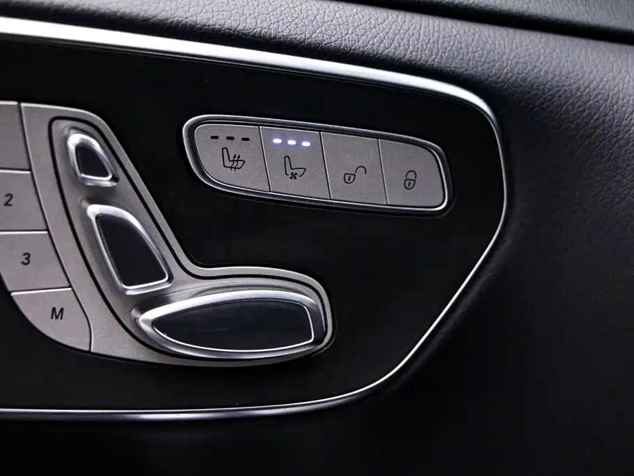 Mercedes-Benz V-Class 2021 — фото 13