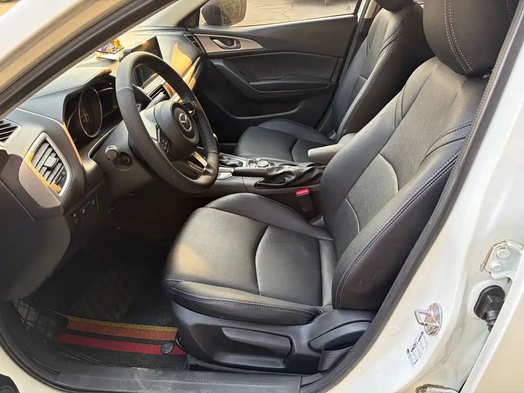Mazda 3 Axela 2017 — фото 15