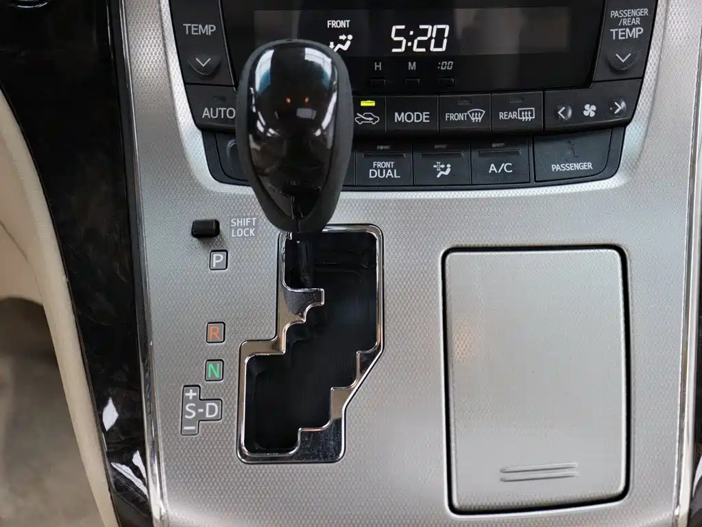 Toyota Alphard 2015 — фото 25