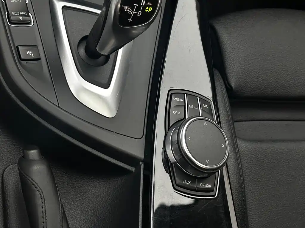 BMW 3 Series 2019 — фото 14
