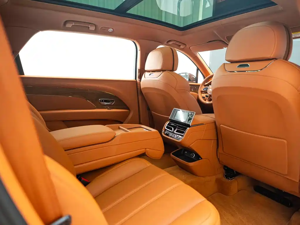 Bentley Bentayga 2025 — фото 12