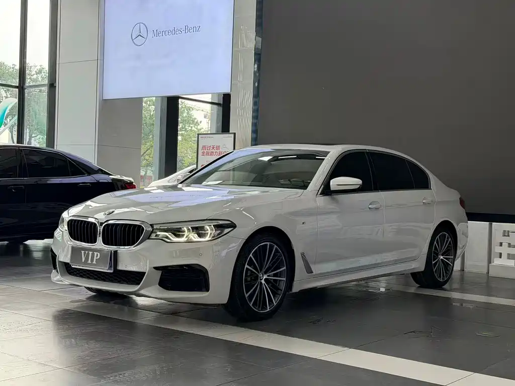 BMW 5 Series 2020 — фото 1