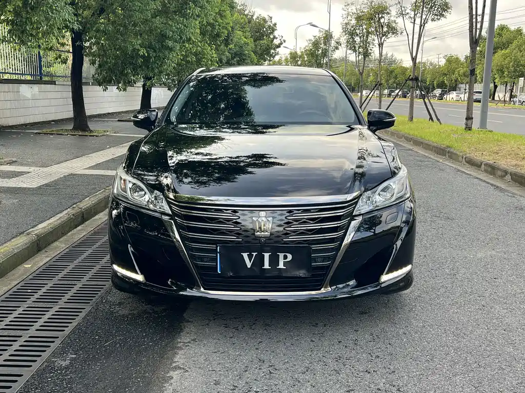 Toyota Crown 2018 — фото 2
