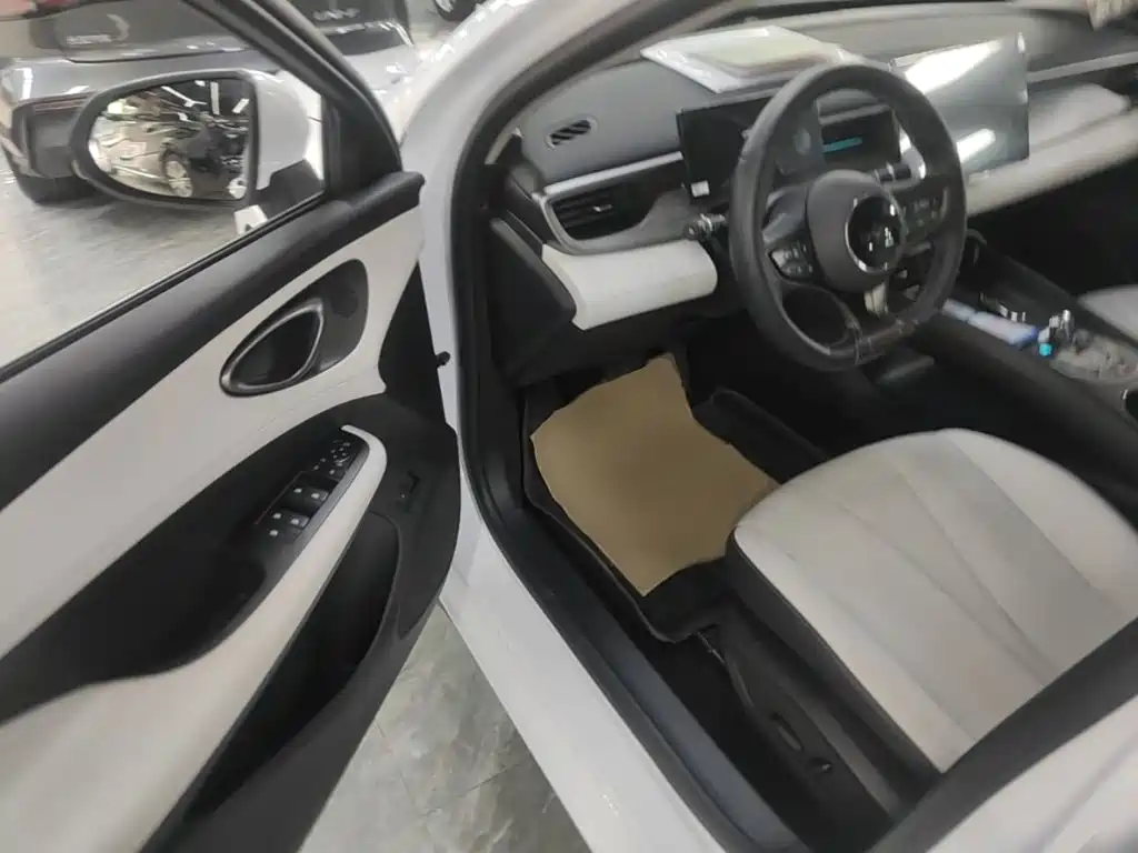 BYD Seal 05 DM-i 2025 — фото 16