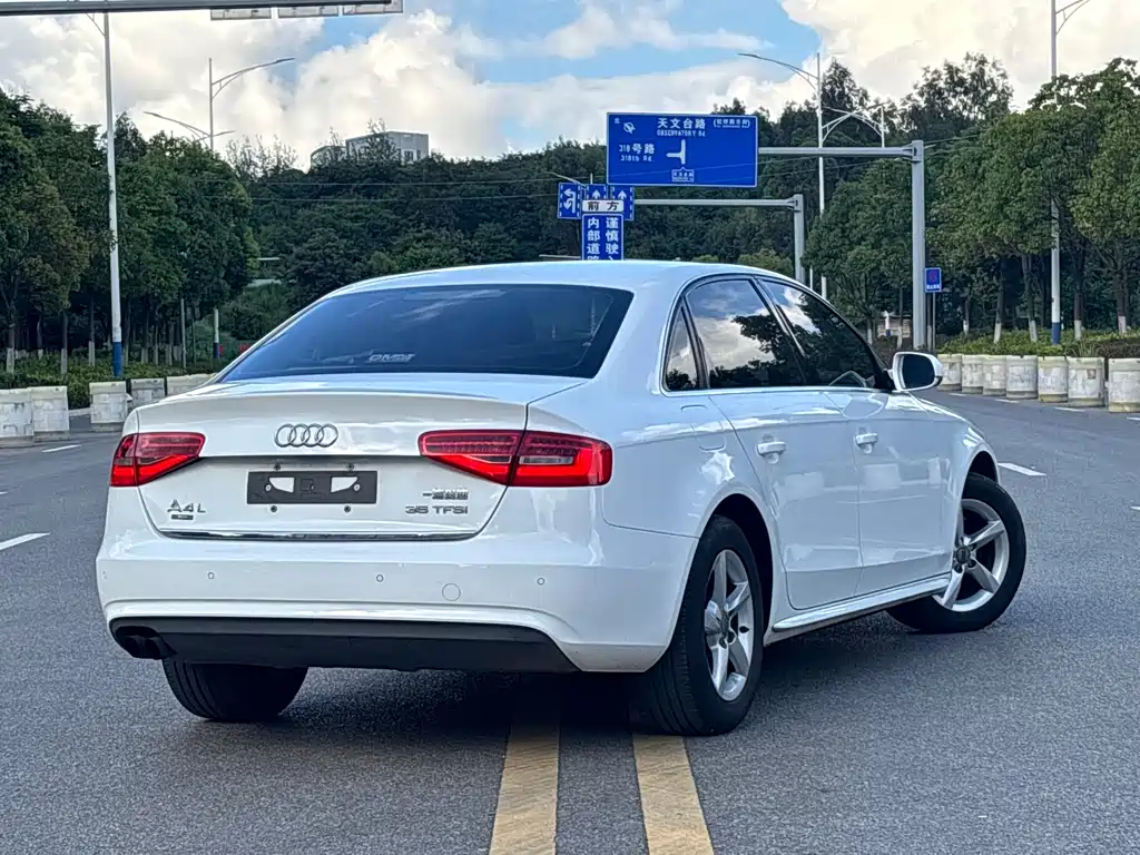Audi A4L 2012