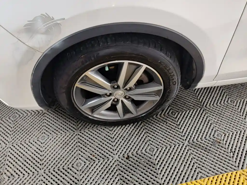 Changan Eado XT 2015 — фото 23