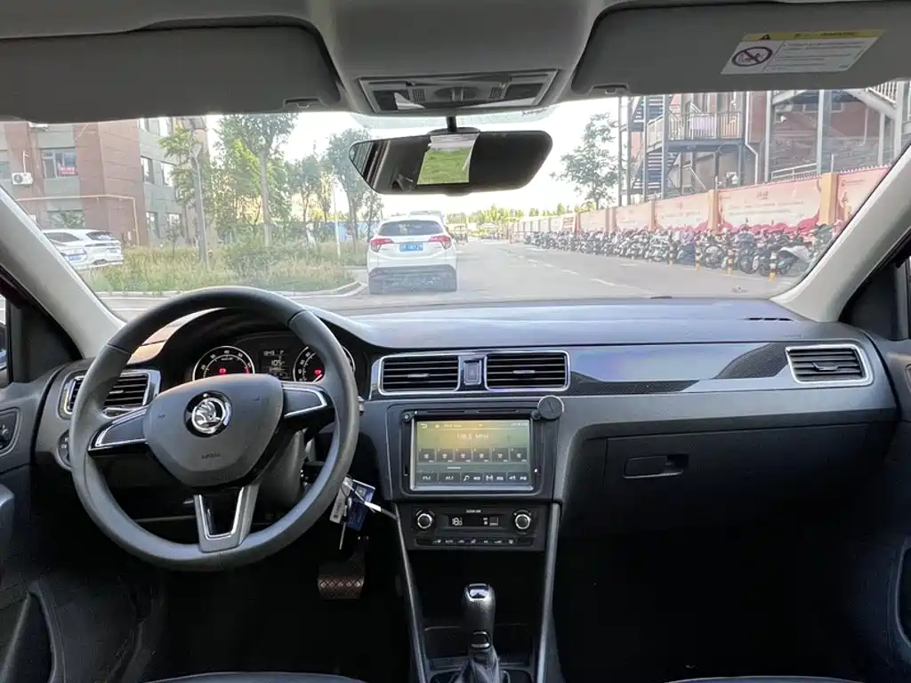Skoda Rapid Spaceback 2017 — фото 15