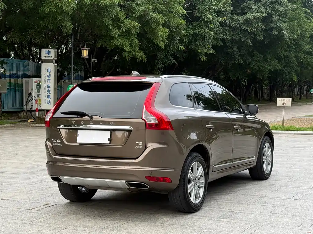 Volvo XC60 2016 — фото 7
