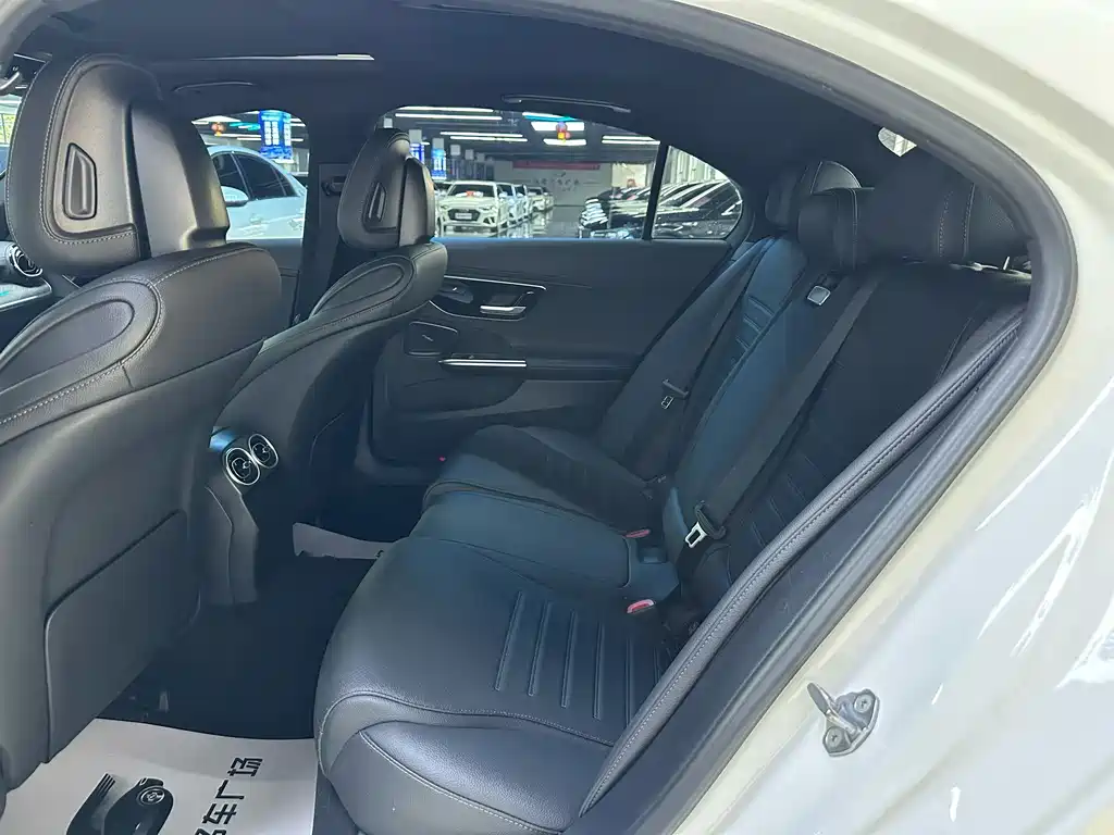 Mercedes-Benz C-Class 2023 — фото 5
