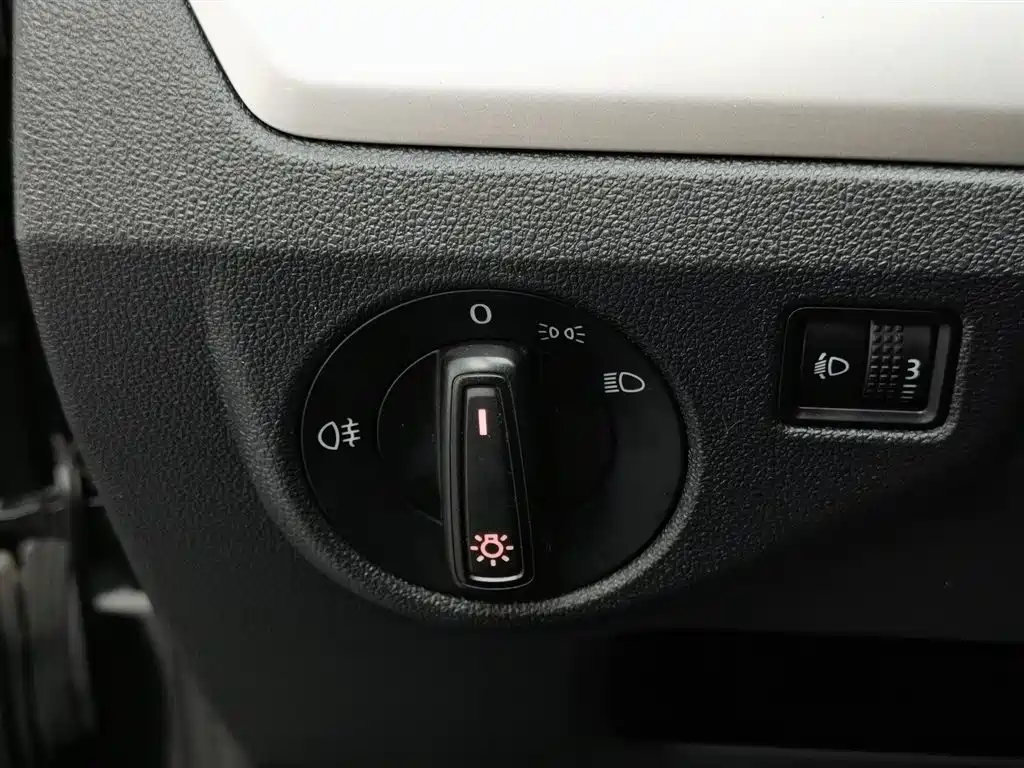 Volkswagen Lavida 2018 — фото 21