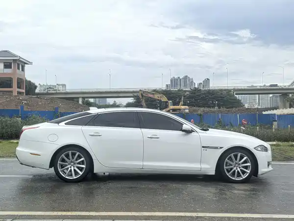 Jaguar XJ 2016