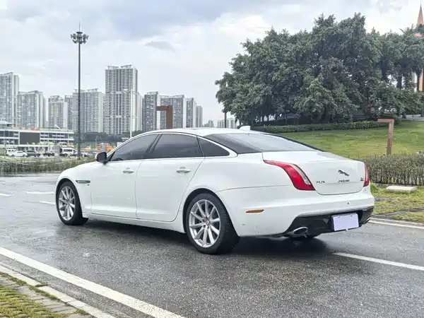 Jaguar XJ 2016