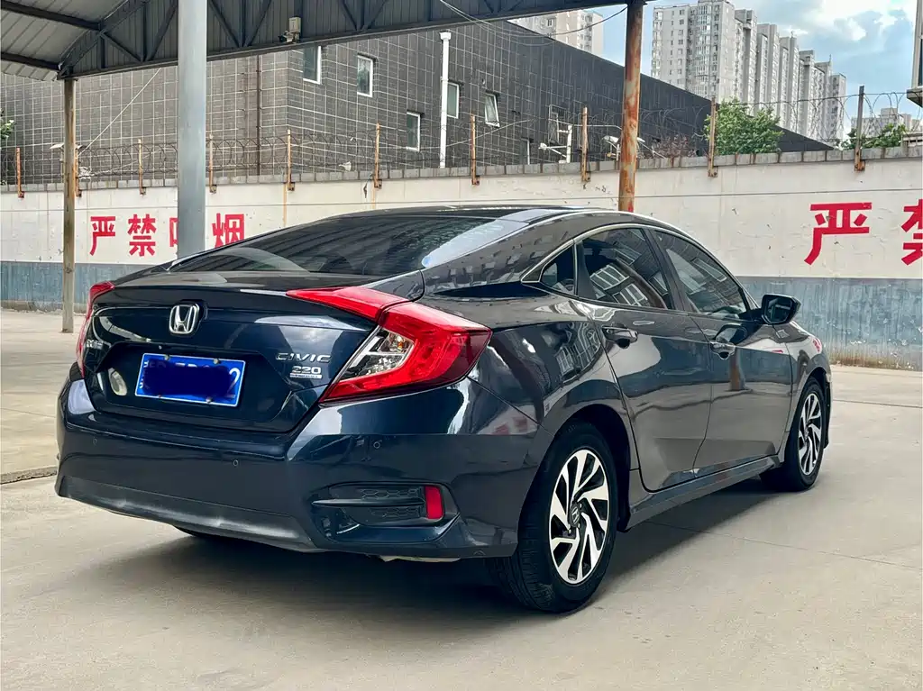 Honda Civic 2018 — фото 21