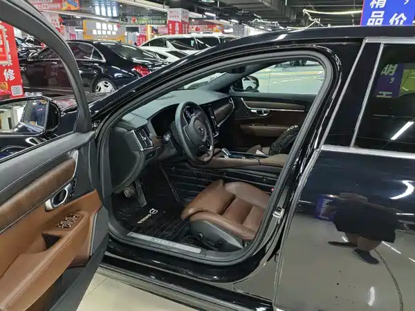 Volvo S90 2023