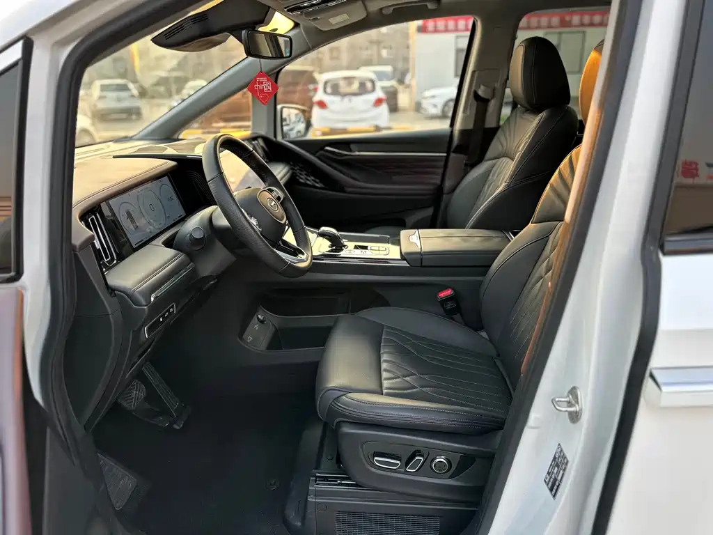 GAC Motor Trumpchi M8 2024 — фото 10
