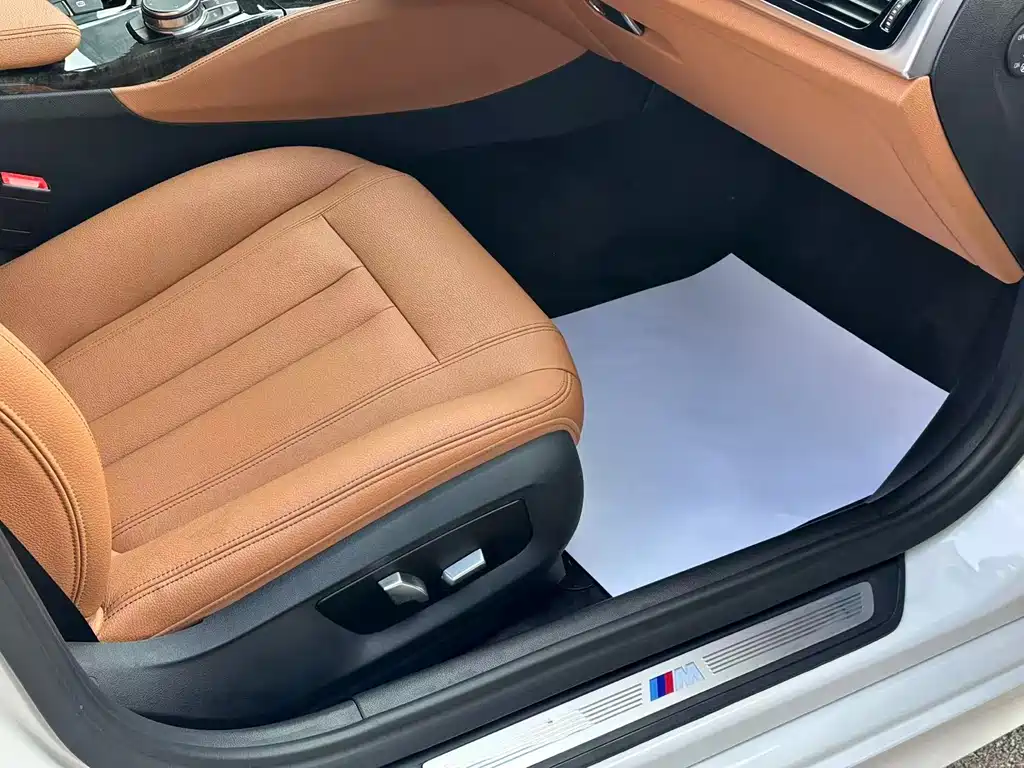 BMW 5 Series 2018 — фото 15