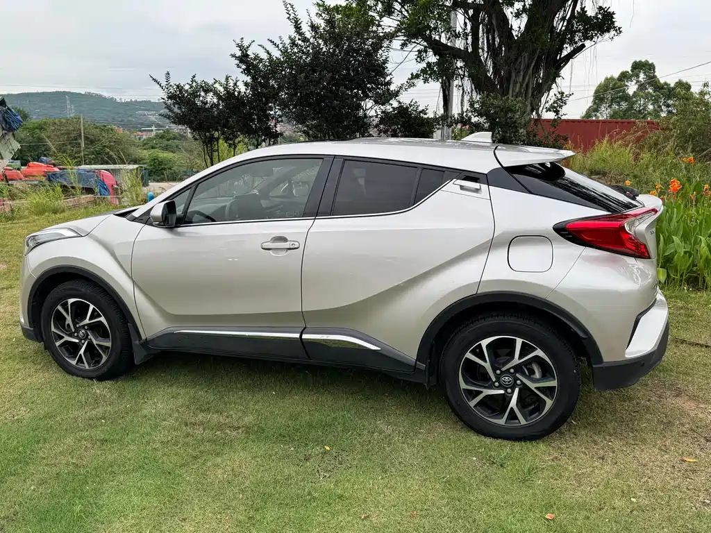 Toyota C-HR 2019 — фото 7