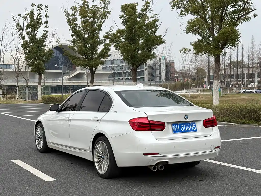 BMW 3 Series 2018 — фото 9