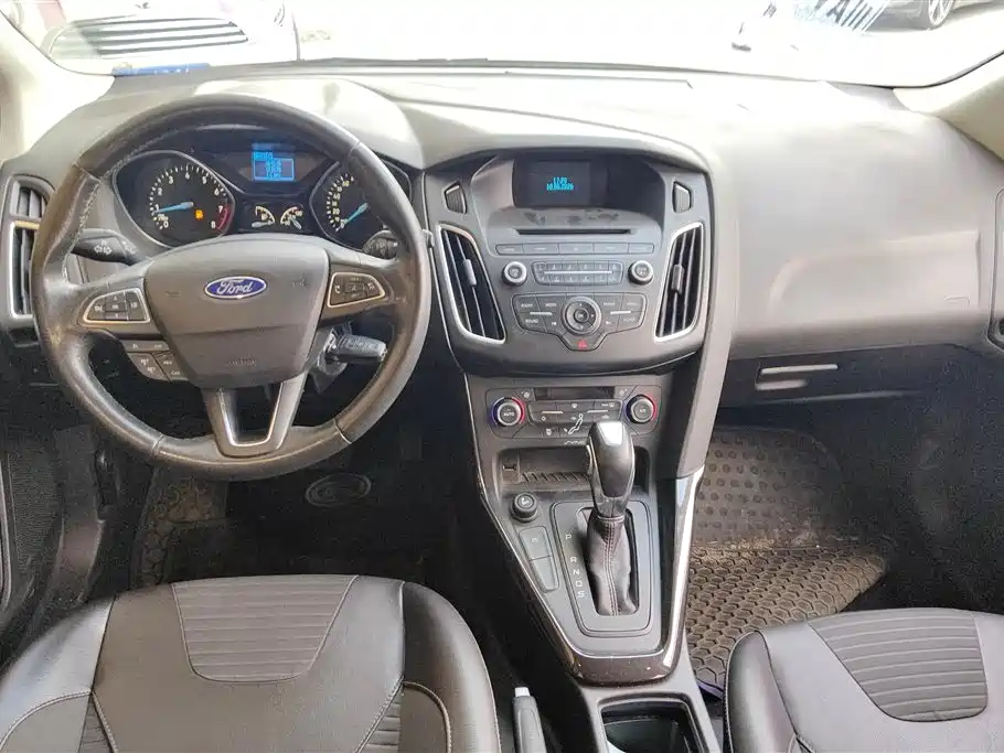 Ford Focus 2016 — фото 12