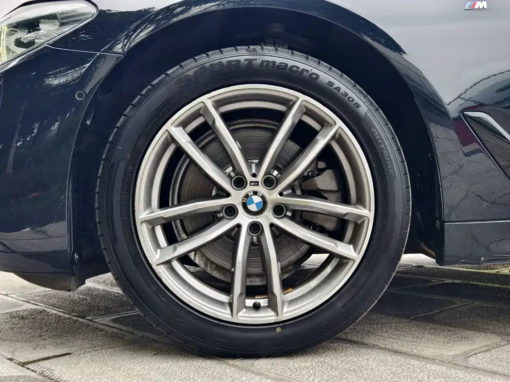 BMW 5 Series 2019 — фото 15