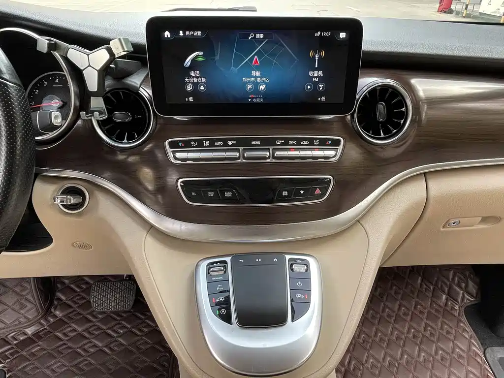 Mercedes-Benz V-Class 2023 — фото 5