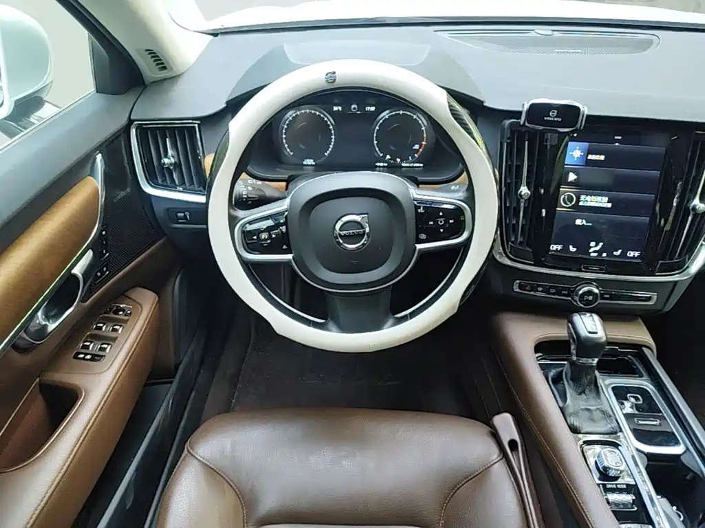 Volvo S90 2018 — фото 11