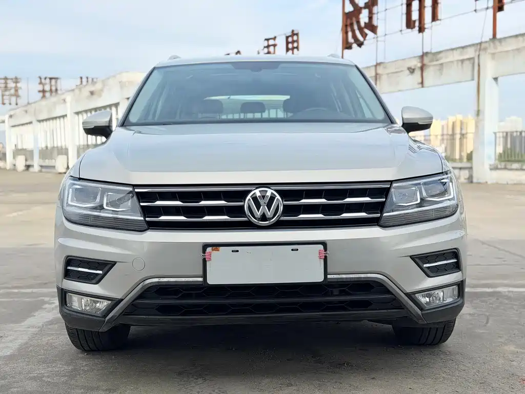 Volkswagen Tiguan L 2017 — фото 2