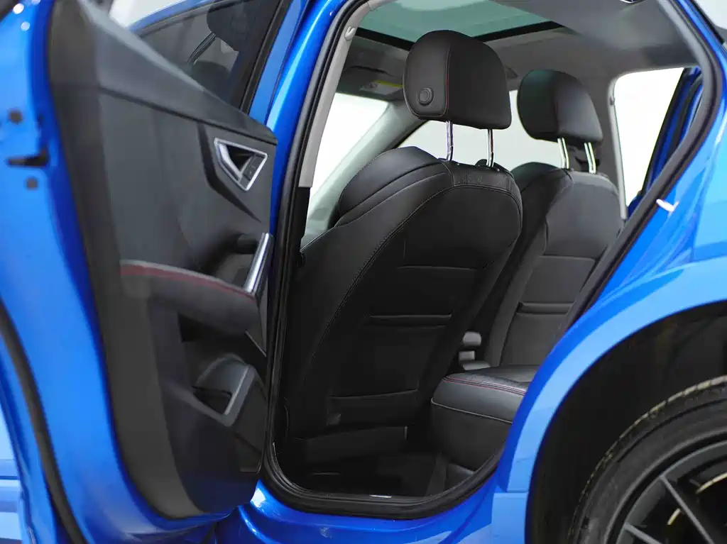 Audi Q2L 2021 — фото 17