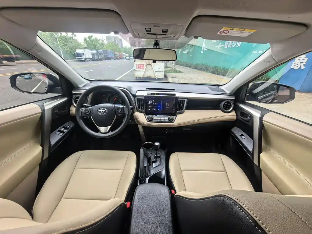 Toyota RAV4 2016 — фото 9