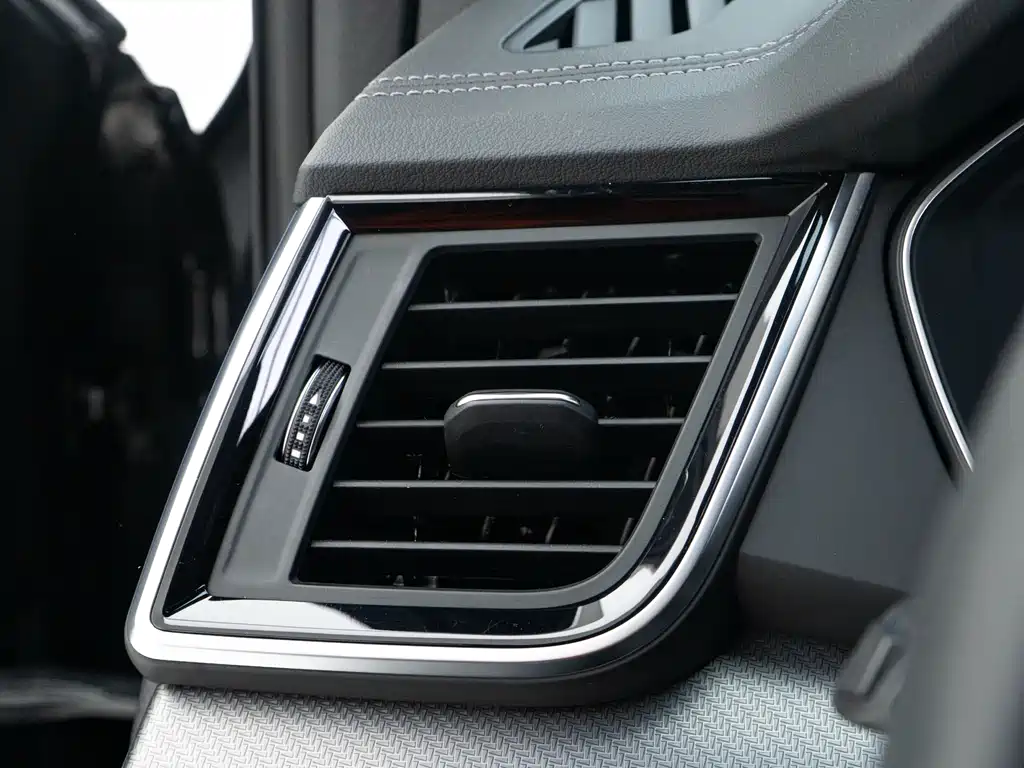 Audi Q5L 2023 — фото 14