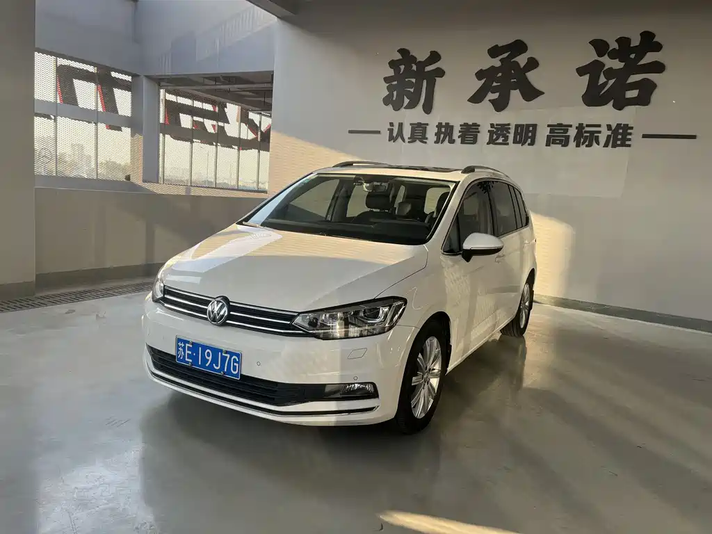 Volkswagen Touran 2018 — фото 1