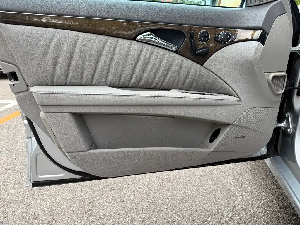 Mercedes-Benz E-Class 2006 — фото 13