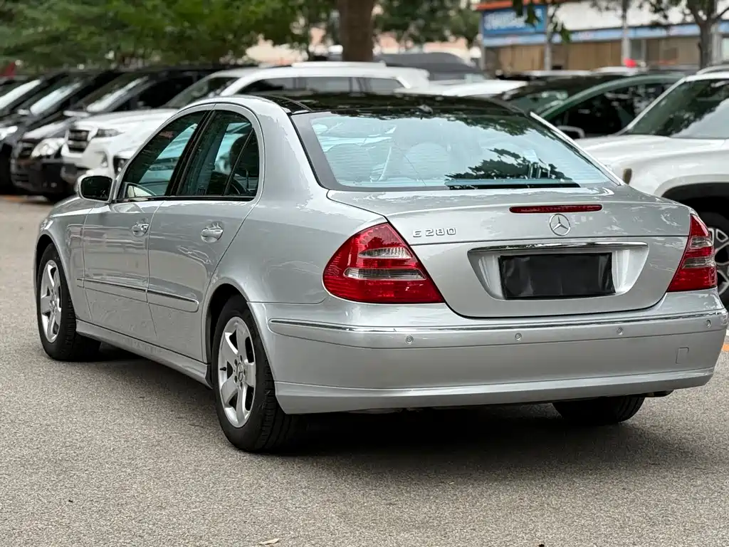 Mercedes-Benz E-Class 2006 — фото 19