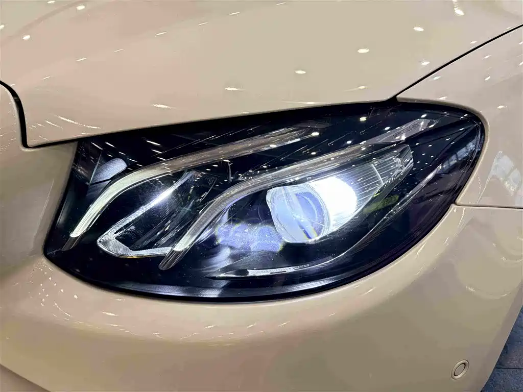 Mercedes-Benz E-Class 2019 — фото 14