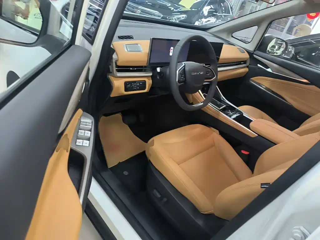Maxus G50 Plug-In Hybrid 2025 — фото 16