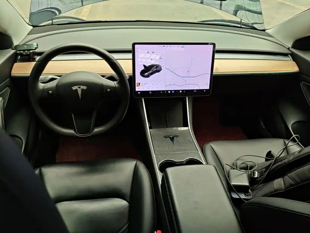 Tesla Model 3 2020 — фото 10