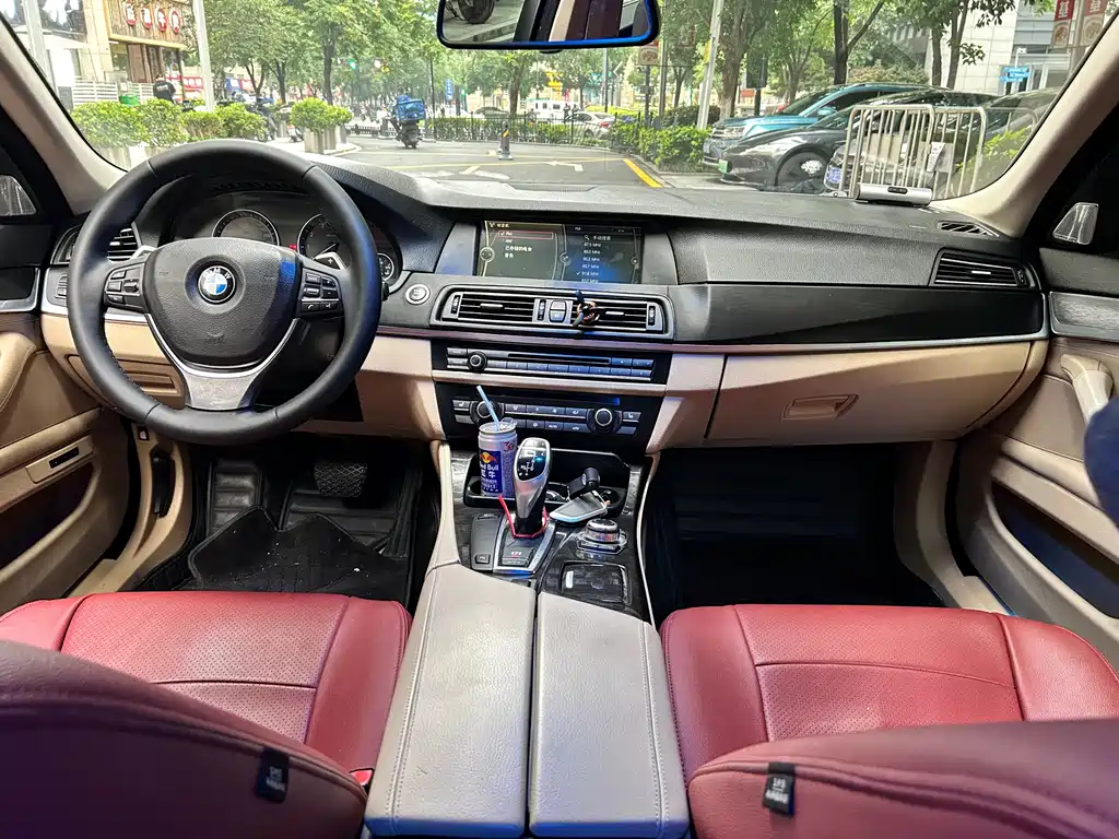 BMW 5 Series 2011 — фото 15