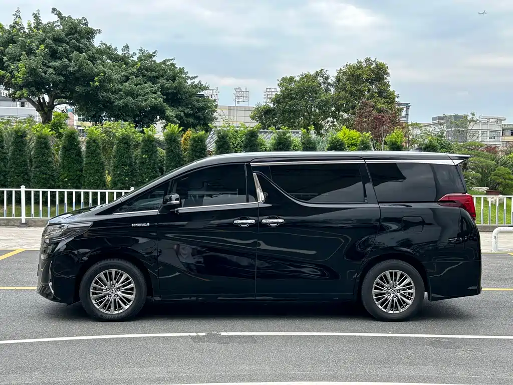 Toyota Alphard 2023 — фото 2