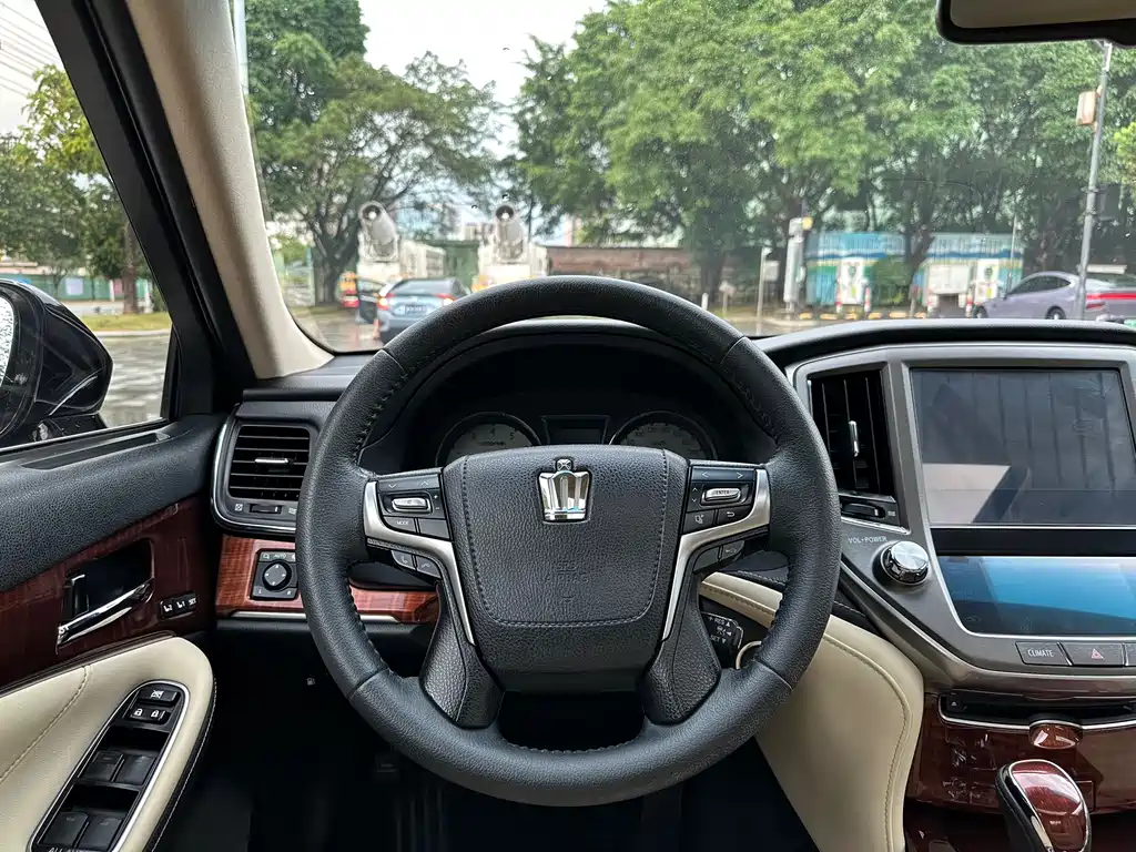 Toyota Crown 2015 — фото 9
