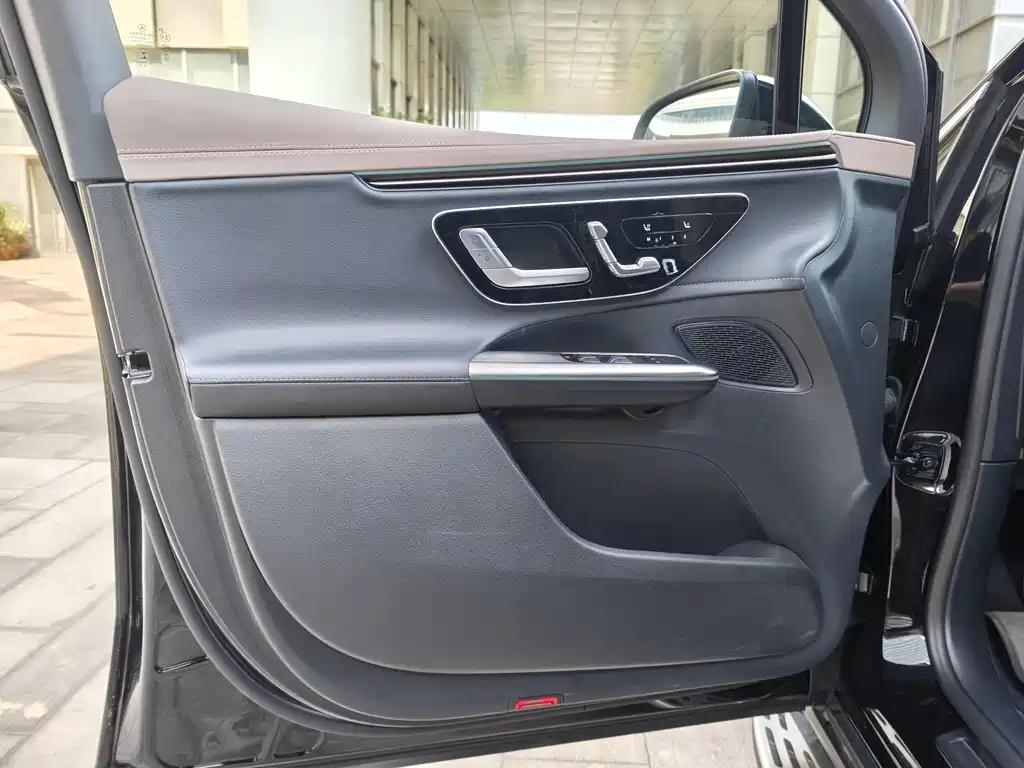 Mercedes-Benz EQE SUV 2025 — фото 22