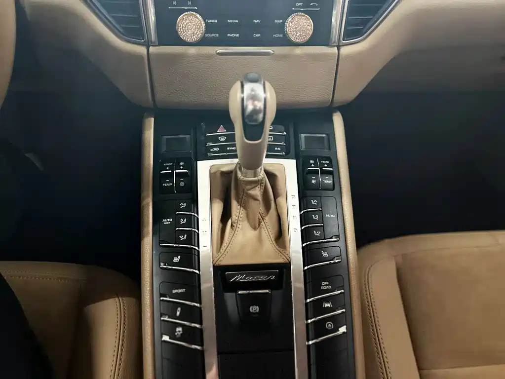 Porsche Macan 2017 — фото 11