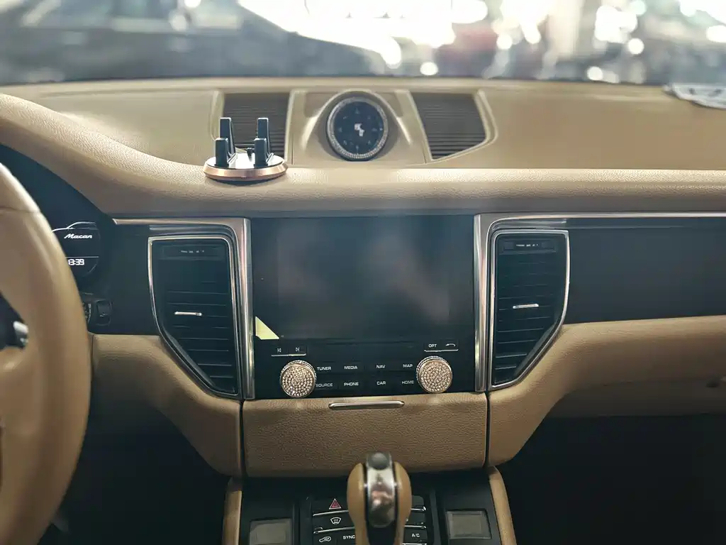 Porsche Macan 2017 — фото 14