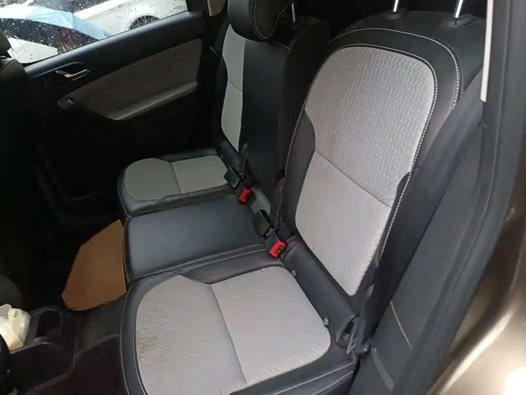 Skoda Yeti 2015 — фото 15