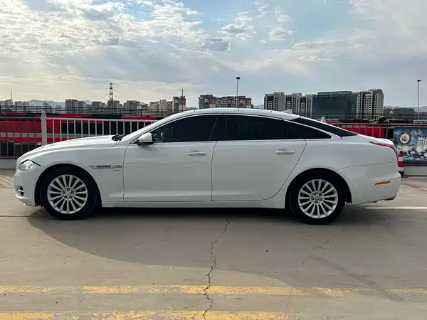 Jaguar XJ 2016