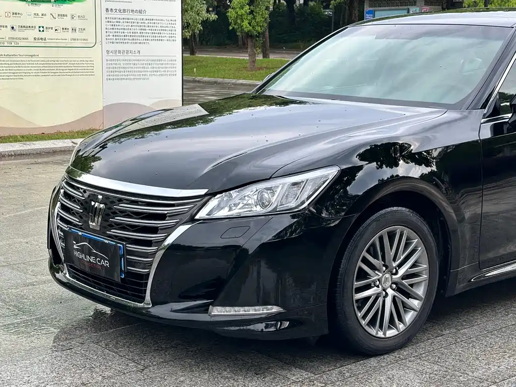 Toyota Crown 2015 — фото 11