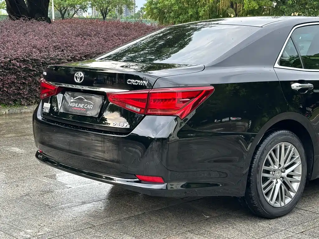 Toyota Crown 2015 — фото 12