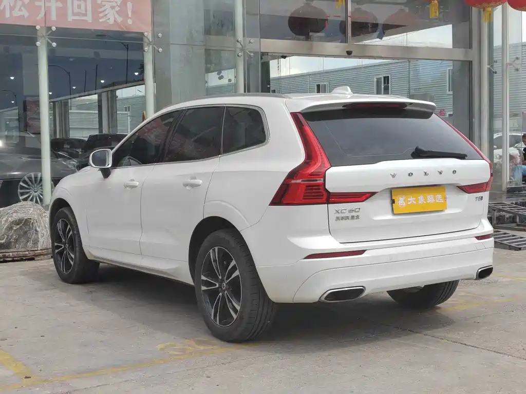 Volvo XC60 2019 — фото 16