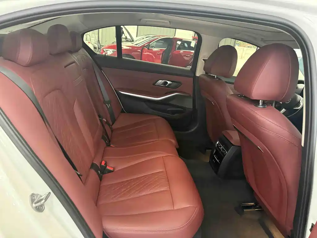BMW 3 Series 2023 — фото 18