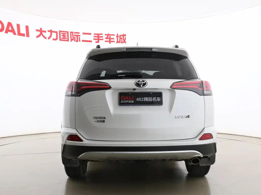 Toyota RAV4 2018 — фото 7