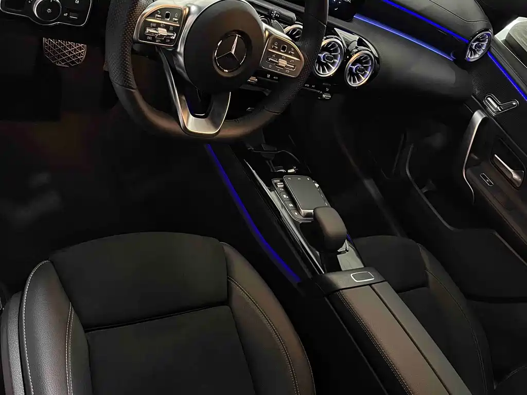 Mercedes-Benz A-Class 2023 — фото 7
